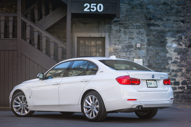Illustration for article titled 2017 BMW 330e Plug-In Hybrid: The Jalopnik Review